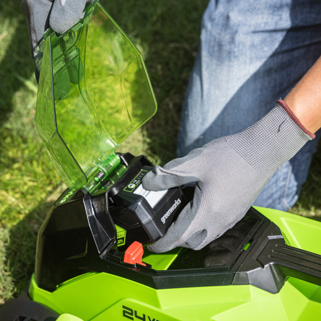 24V Battery Lawn Mower with 33cm cutting width - Greenworks ...