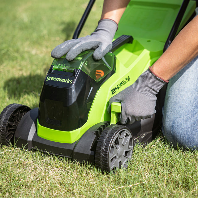 24V Battery Lawn Mower with 33cm cutting width - Greenworks ...
