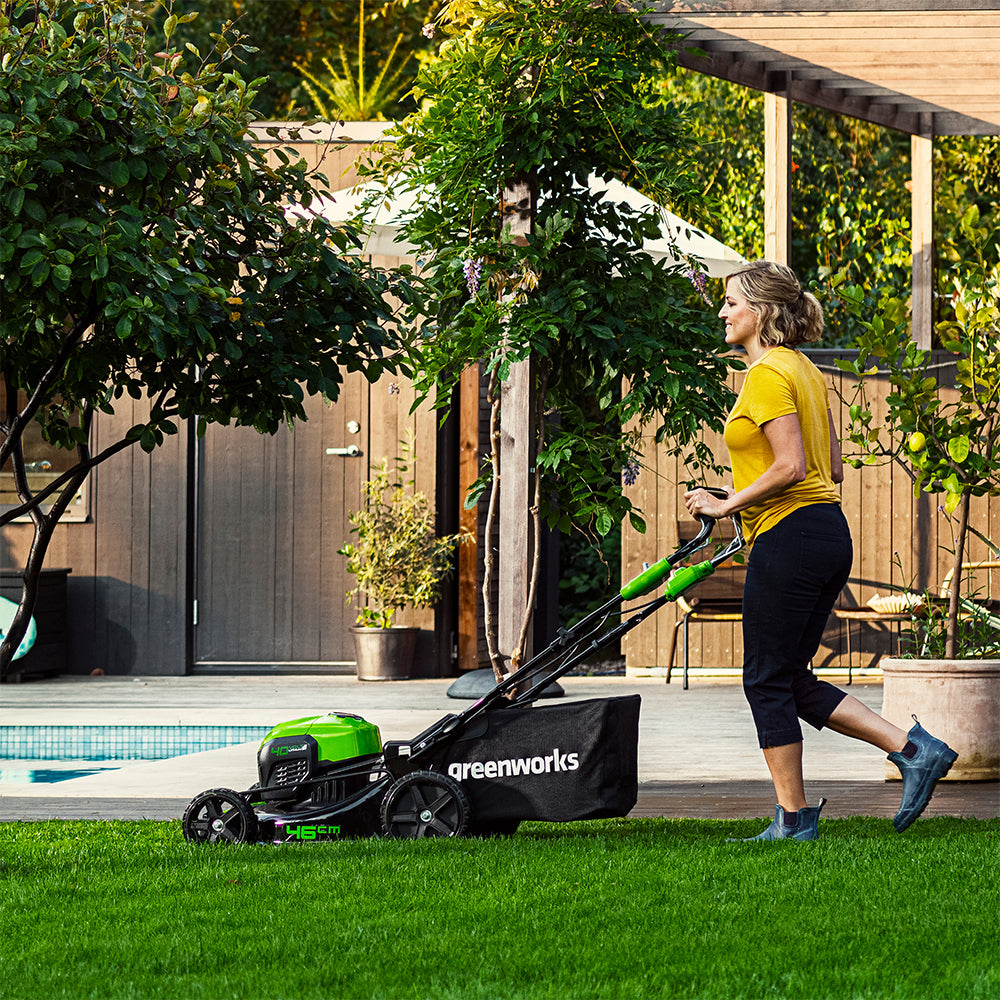 40V Self Propelled Battery Lawn Mower 46cm Greenworks
